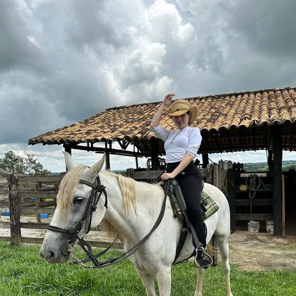 No começo de 2023, Gkay reapareceu na web completamente mudada