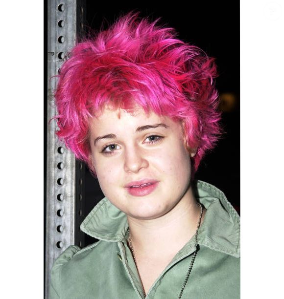 Famosa a vida toda, Kelly Osbourne sempre deu o que falar na gringa com sua aparência