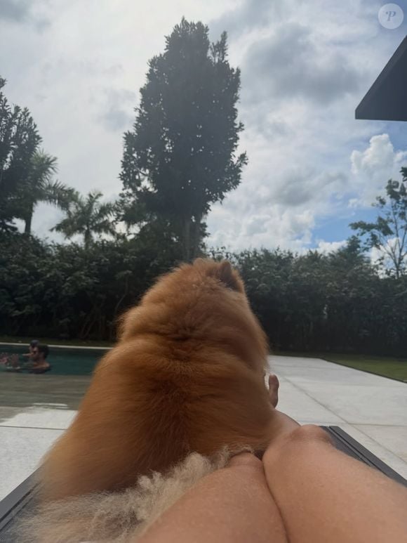 Adriane Galisteu aproveitou o feriado em uma fazenda luxuosa no interior de São Paulo