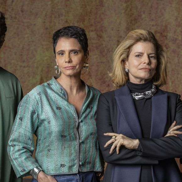 Em ‘Vale Tudo’, Débora Bloch é Odete Roitman, que vive uma relação tensa com a filha, Heleninha (Paolla Oliveira). Já na vida real, a situação é bem diferente!
