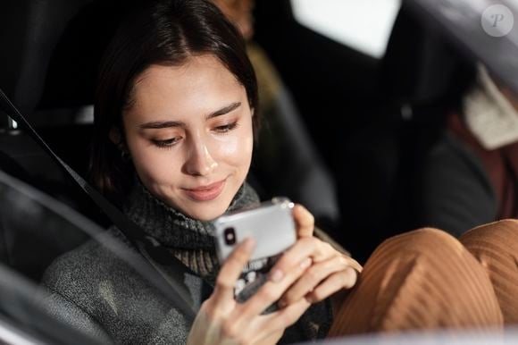 É muito comum evitarmos as pequenas pausas do dia, ocupando todo e qualquer tempo livre com redes sociais ou algum estímulo que impeça o tédio