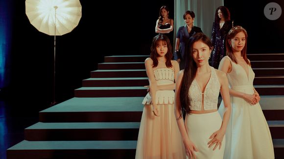 'Elas Nasceram para Brilhar': a amizade entre duas atrizes veteranas é abalada quando uma decisão amorosa transforma a relação em uma rivalidade cheia de conflitos