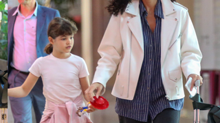 Quanto tempo dormimos? Filha de Débora Nascimento e José Loreto, de 8 anos, cresce e surge estilosa com a mãe em aeroporto; fotos