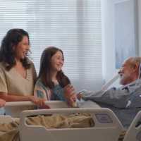 Tem só 2 minutos de duração e já emocionou mais de 102 milhões: o melhor e mais emocionante comercial de Natal em 2025 não é da Coca-Cola e nem do Boticário