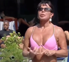 Gretchen, de biquíni, viralizou no TikTok e no X por conta das partes íntimas marcadas
