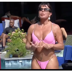 Gretchen, de biquíni, viralizou no TikTok e no X por conta das partes íntimas marcadas