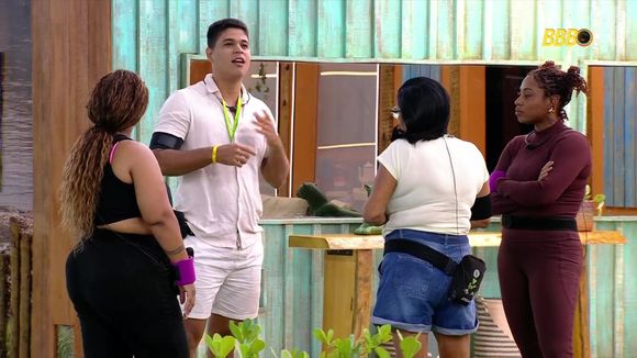 Genro e sogra já estão no 'BBB 25' e conheceram Camilla e Thamiris, primeiras eliminadas da prova de resistência desta segunda-feira (13)