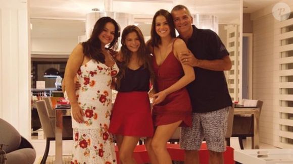 No Natal, Luana Maia entrava no embalo das cores tendência da época, como o vermelho