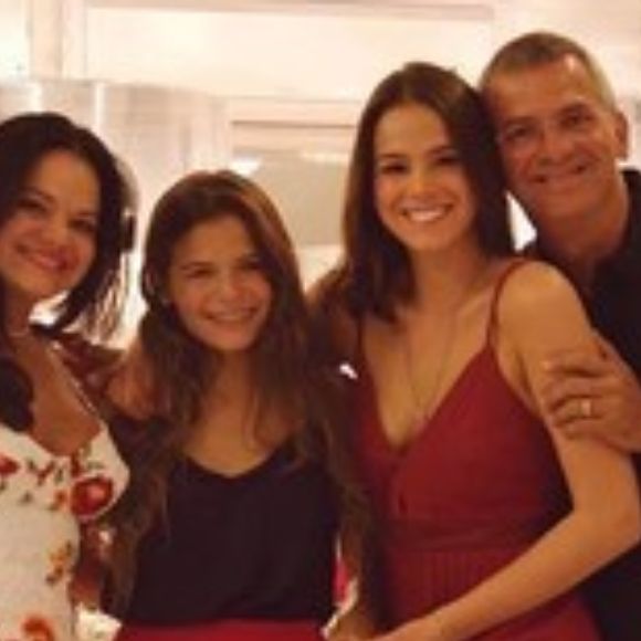 No Natal, Luana Maia entrava no embalo das cores tendência da época, como o vermelho