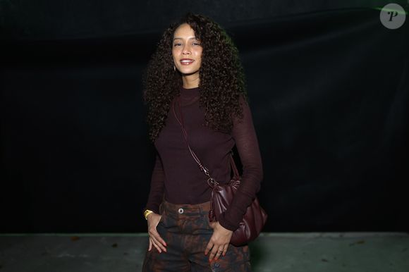 Taís Araújo chamou atenção com look monocromático de pegada utilitária durante show de Thiaguinho no Rio de Janeiro
