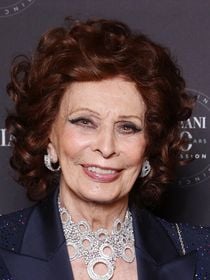 Azeite de oliva e folhas de hortelã: o segredo simples da beleza e jovialidade de Sophia Loren aos 91 anos é fácil de ser replicado