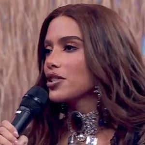 Durante o programa, Anitta divulgou o trabalho de sua tia, Marília de Macedo Menezes, de 54 anos, que é confeiteira no Rio de Janeiro