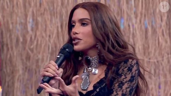 Durante o programa, Anitta divulgou o trabalho de sua tia, Marília de Macedo Menezes, de 54 anos, que é confeiteira no Rio de Janeiro