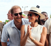 Referência de estilo, Meghan Markle usou a regata branca com acessórios fashion