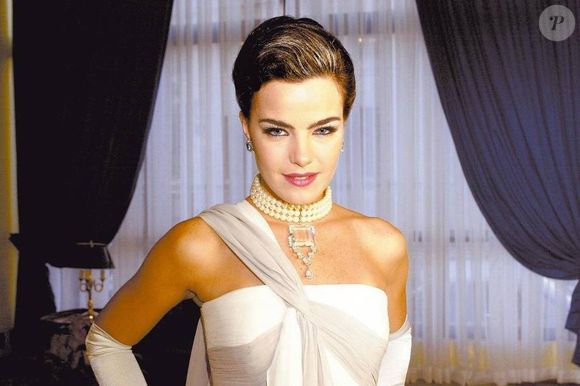 Ana Paula Arósio mudou o visual várias vezes enquanto atuava em novelas e séries da Globo