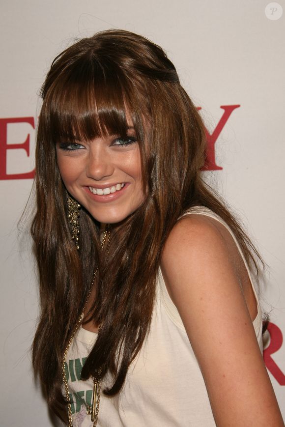 2006: Emma Stone surgiu ao público assim, completamente diferente