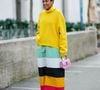 A tendência dopamina também aparece nos acessórios, com presilhas, bolsas e detalhes coloridos dominando os looks