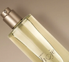 Clássico da perfumaria nacional, o Hoje Feminino está de volta em edição limitada e conquista fãs com sua combinação floral cítrica de rosa, violeta e bergamota que marcou os anos 2000