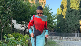 Esqueça os vestidos curtos. Aqui estão 10 vestidos maxi estilosos e confortáveis ​​para usar com sandálias em dias de praia