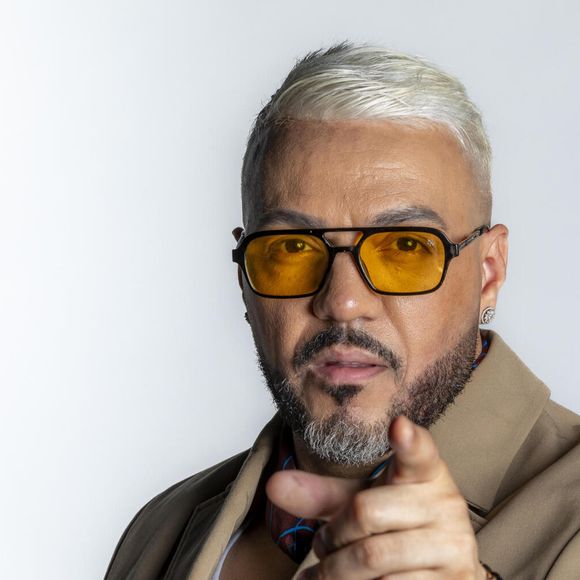 O documentário ‘Belo, perto demais da luz’ aborda o casamento e o período em que a atriz frequentava uma penitenciária para visitar o cantor preso