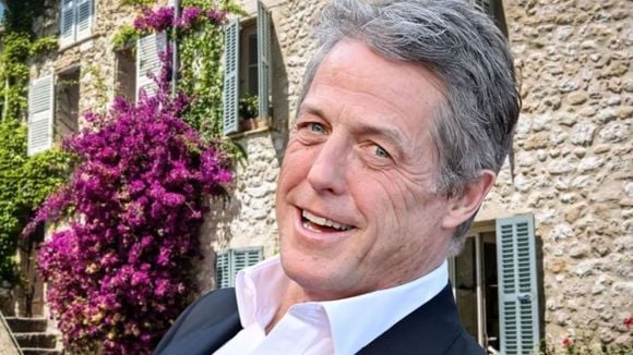 'O único lugar na Terra onde me sinto bem': aos 66 anos, Hugh Grant encontrou seu refúgio de paz em uma pitoresca vila no sul da França com menos de 1.800 habitantes