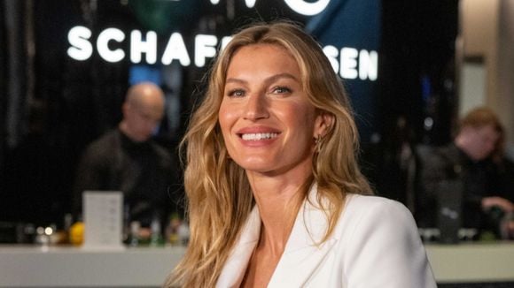 Ideal para dias chuvosos: aprendi com Gisele Bündchen essa sopa de feijão com verduras e couve; ela é simples e rica em colágeno