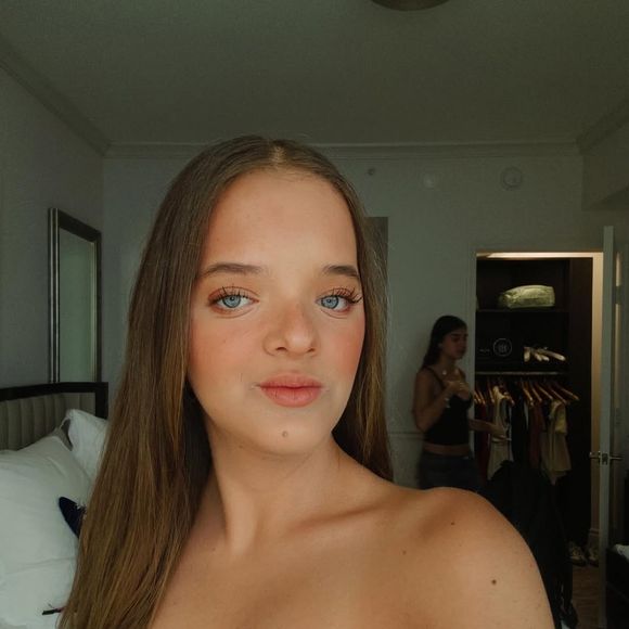 Rafaella Justus desmente manchete: ‘Eu não tenho absolutamente nada contra roupas decotadas e adoro um funkzinho!’