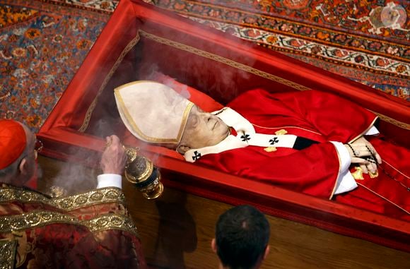 Corpo de Papa Francisco passou por 'embalsamento moderno' para velório. Entenda o que é o procedimento!