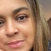 Morte de Preta Gil: Carolina Ferraz, de 'História de Amor', segura choro ao vivo no adeus emocionado à filha de Gilberto Gil. 'Amava a vida'