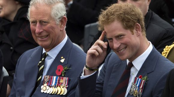 Príncipe Harry visitará o Reino Unido na próxima semana, mas ainda NÃO TEM IDEIA se verá o próprio pai, o rei Charles