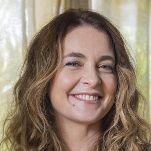 Cláudia Abreu, Filipa em 'Dona de Mim', segue dieta sem carne vermelha e com doces para manter o corpo aos 54 anos