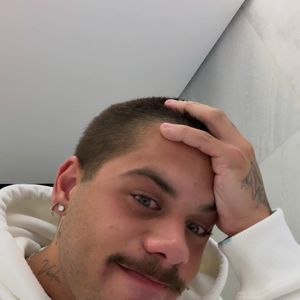 "Eu estava tomando esse tanto de remédio para dormir, às vezes à tarde, para fugir de uma realidade e tentar mascarar uma coisa que eu estava sentindo", disse Zé Felipe