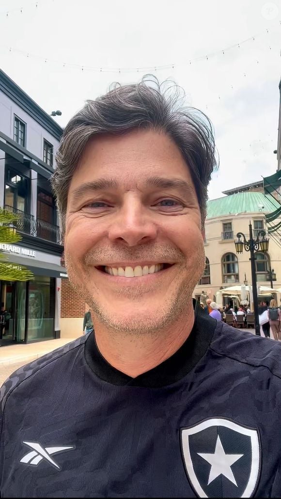 Erik Marmo teve o apartamento atingido por um incêndio em Beverly Hills, nos Estados Unidos, na última quarta-feira, dia 9, e precisou deixar o prédio às pressas depois de perceber que havia fumaça no local.