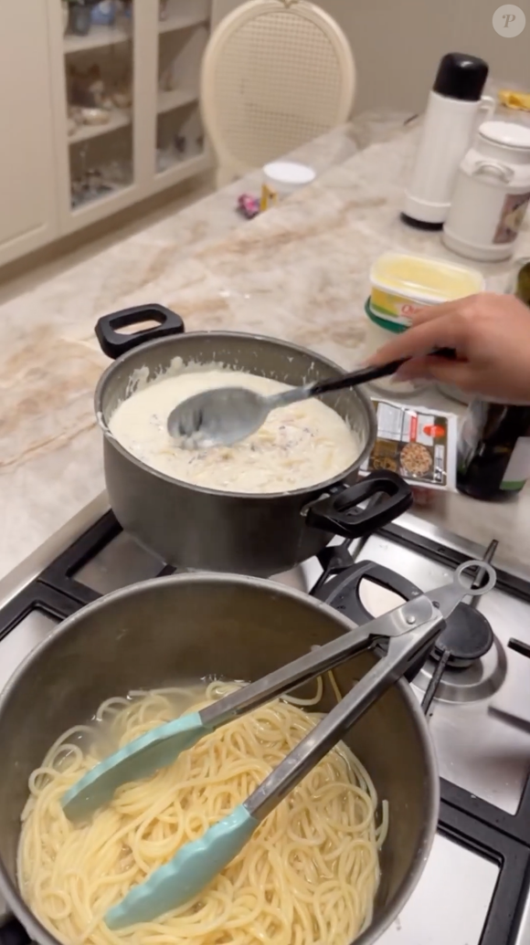 Com o macarrão cozinho, incorpore no molho e está pronto para servir