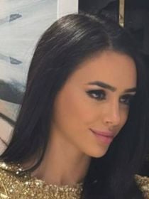 Grávida, Bruna Biancardi aposta em look extravagante dourado de quase R$ 50 mil para Réveillon em Dubai. Veja!