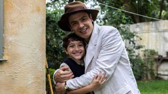 Separado do filho por vingança, Candinho reencontra Samir e revela o amor de pai que move 'Êta Mundo Melhor' desde o início; fotos!