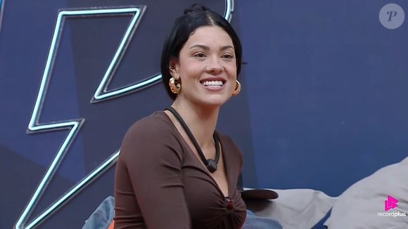 Rayane Figliuzzi é a favorita a continuar em A Fazenda 17, de acordo com a enquete UOL