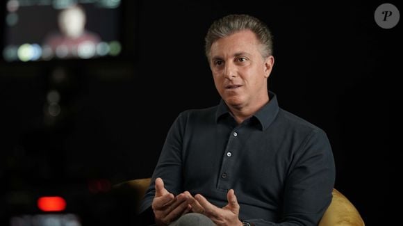 A possibilidade de Luciano Huck seguir carreira política também foi alvo de críticas de Marcelo Madureira. Durante entrevista ao podcast Resenha com TF, em julho de 2024, o ex-integrante do Casseta e Planeta afirmou que o apresentador deveria passar por outras etapas antes de pensar em disputar a Presidência da República