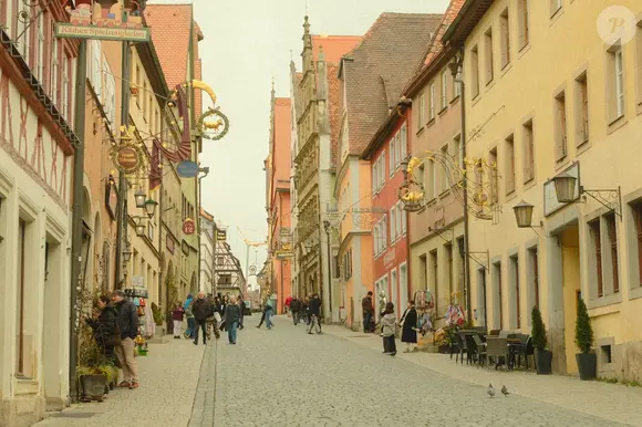 Rothenburg se destaca pela arquitetura medieval, que encanta os turistas