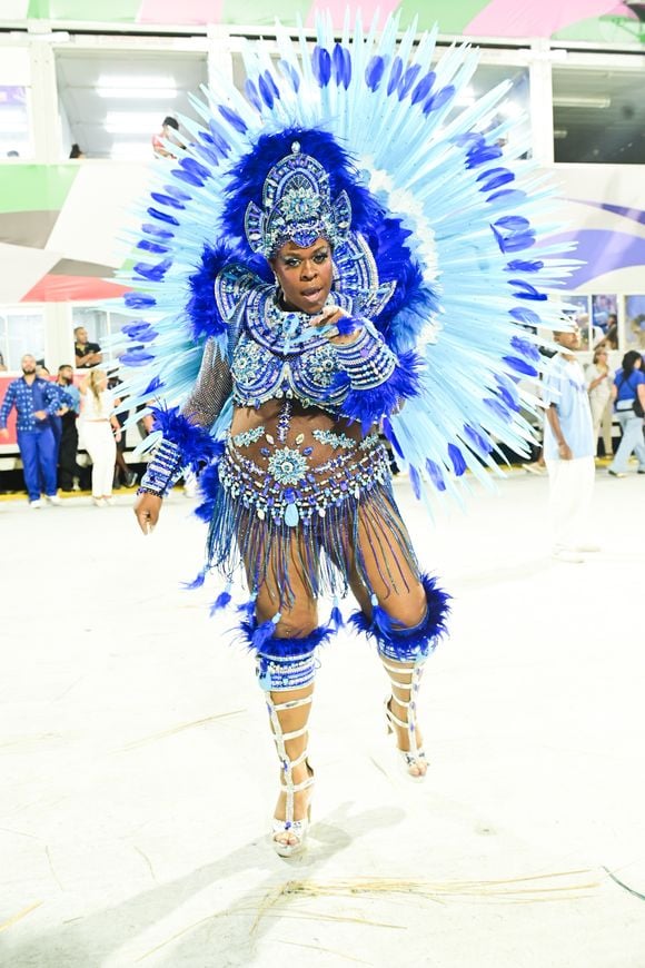 Cacau Protásio deu show de carisma e samba no pé