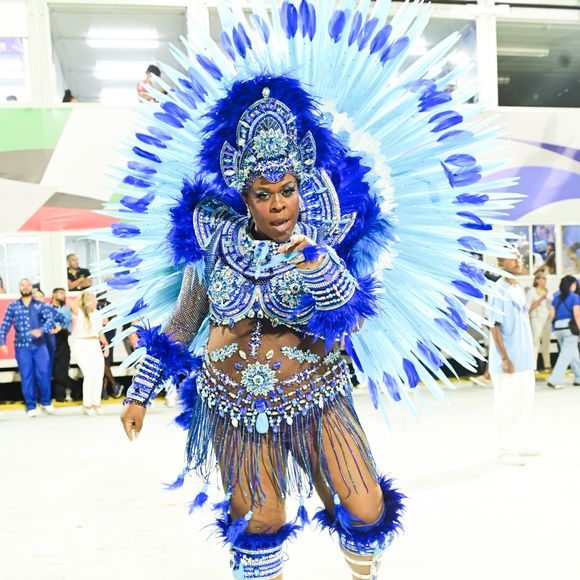 Cacau Protásio deu show de carisma e samba no pé