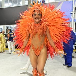 Mileide Mihaile estreou, na madrugada desta terça-feira (17), como rainha de bateria da Unidos da Tijuca