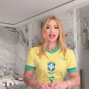 Para o jogo, Virgínia escolheu uma camiseta do Brasil com o número 7, de Vini Jr.