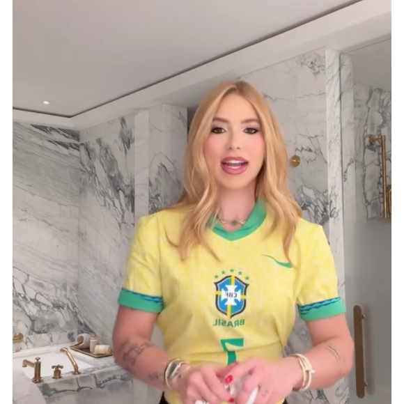 Para o jogo, Virgínia escolheu uma camiseta do Brasil com o número 7, de Vini Jr.
