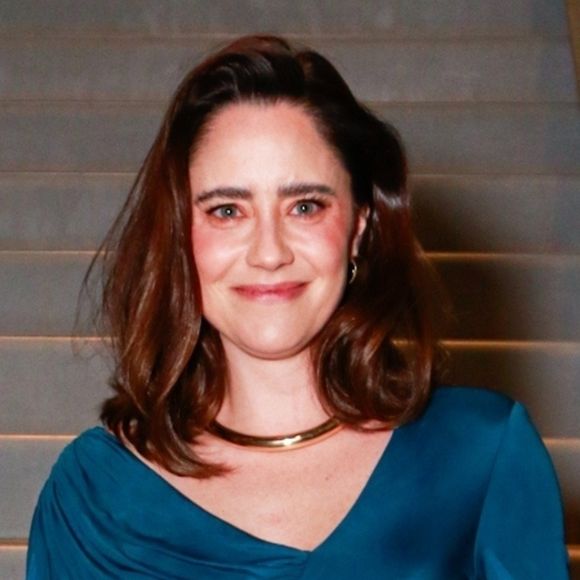 Fernanda Vasconcellos radicaliza visual, surge de cabelo curtinho para novela 'Três Graças', substituta de 'Vale Tudo'