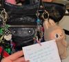 Virgínia mostra Labubu pendurada em bolsa da Balenciaga
