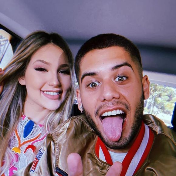 Zé Felipe raspou o cabelo depois do nascimento da filha, deixando curtinho