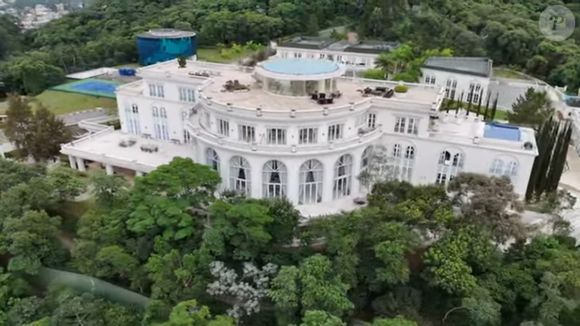 Mansão bilionária e de luxo de Daniela Albuquerque e Amilcare Dallevo: imóvel tem sala de cinema e 18 quartos, além de 14 banheiros
