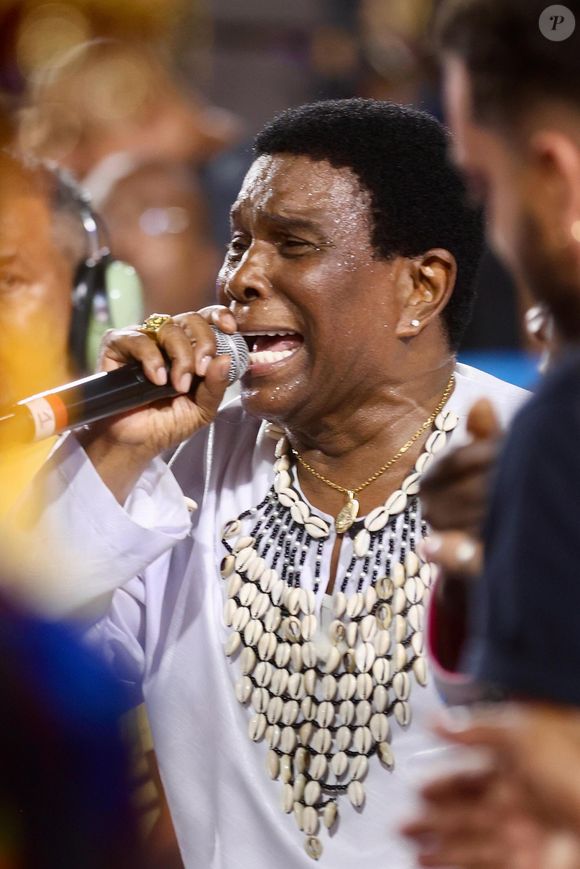 Neguinho da Beija-Flor se despediu da Sapucaí  em 2025 depois de 50 anos como a voz da escola de Nilópolis