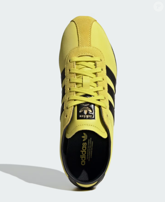 Tênis Adidas Tokyo tem cabedal em nylon e foi feito inspirado na estética retrô das corridas de 1970, segundo informações da fabricante.